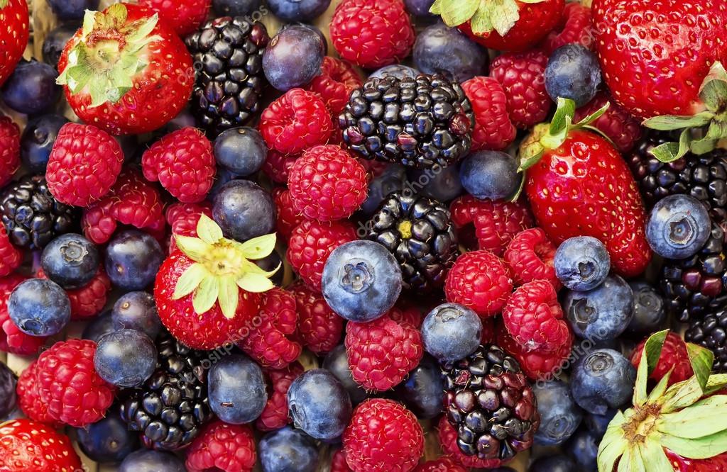 Erdei gyümölcsleves: egy főzés nélküli hűsítő finomság 1 depositphotos 60350099 stock photo mixed forest fruits