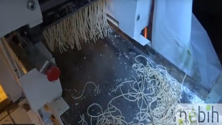 Horror: kosz, piszok és azonosíthatatlan ételek egy ázsiai étteremben 1 350 kg lejárt
