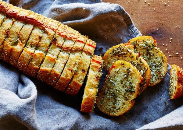 Garlic bread: pillanatok alatt kész fokhagymás-fűszervajas bagett 1 garlic-bread