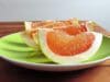Mi is az a pomelo, és hogyan hámozzuk meg?