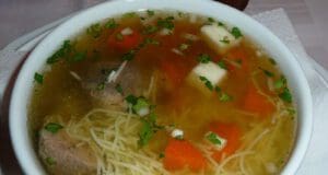 Májgombócleves házilag sok-sok zöldséggel