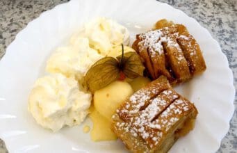 Meleg fahéjas-almás rétes kész réteslapból