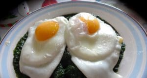 Klasszikus spenótszósz tükörtojással