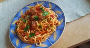 Húsgombócos spagetti – így készíti a Vájling csapata