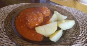 Paradicsomos húsgombóc főtt krumplival