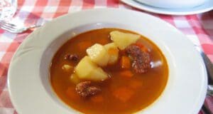A jó öreg magyaros krumplileves kolbásszal