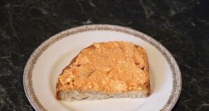 Isteni reggeli: klasszikus körözött pirítósra kenve