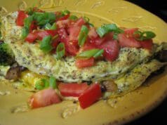 Amikor elegáns a tojás: zöldfűszeres omlett pirított gombával