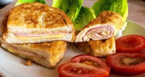 A töltött bundáskenyér sajttal és sonkával az igazi