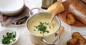 Sűrű sajtkrémleves – minél több sajtból készíted, annál finomabb lesz!