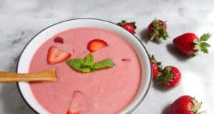 Mentás eperkrémleves