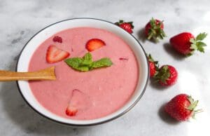 Mentás eperkrémleves