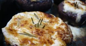 Juhtúróval töltött gomba