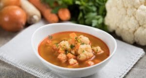 Egy leves telis-tele zöldséggel: ízletes magyaros karfiolleves