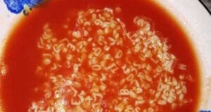 Menzás paradicsomleves betűtésztával