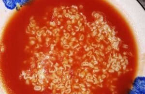 Menzás paradicsomleves betűtésztával