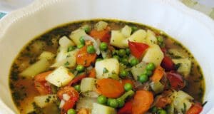 Mindent bele zöldségleves