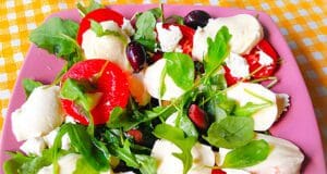 Egy könnyű vacsora: mozzarellás rukkola saláta