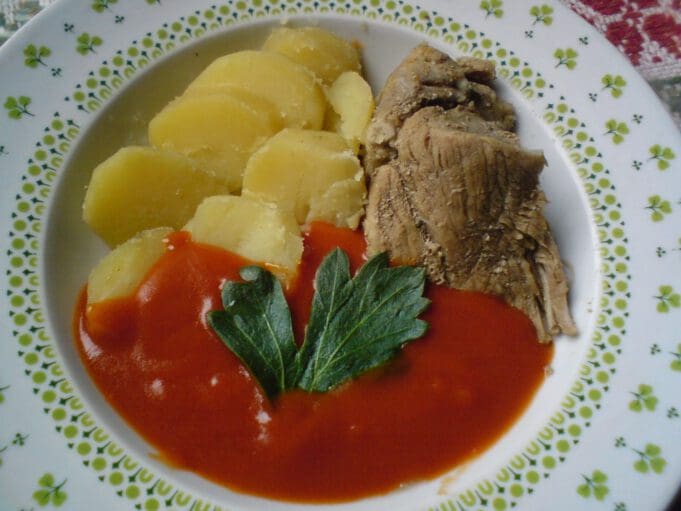 paradicsomszósz főtt krumplival