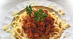 Ti is emlékeztek a menzás bolognai spagettire? Mutatjuk a receptjét!
