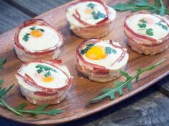 Muffinformába ütött tojás reggelire muffinformába ütött tojás