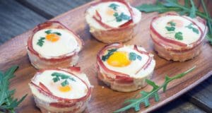 Muffinformába ütött tojás reggelire muffinformába ütött tojás