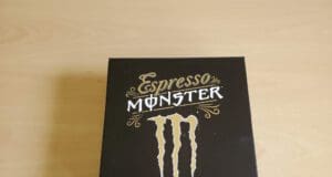 Kávészörnyet zárt dobozba a Monster Monster kávészörny