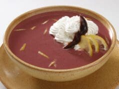 Hűsítő és könnyed vegán szilvaleves az ősz melegebb napjaira szilvaleves