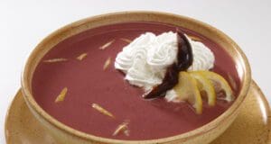 Hűsítő és könnyed vegán szilvaleves az ősz melegebb napjaira szilvaleves