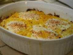 Lecsós tepsis krumpli tükörtojással Lecsós tepsis krumpli