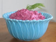 Céklakrém: bíborvörös zöldség kenyérre kenve céklakrém