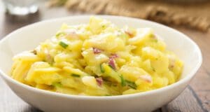 Egy osztrák finomság: a bécsi krumplisaláta bécsi-krumplisaláta