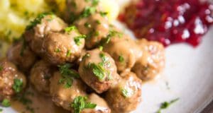 Svéd húsgolyó mennyei mártással svéd-húsgolyó