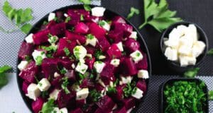 Bíborvörös céklasaláta fetával fetás céklasaláta