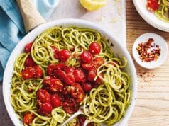 Pestós-koktélparadicsomos spagetti pestós-tészta