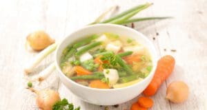 Zöldségleves: egészséges és pillanatok alatt megvan zöldségleves