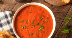 Olaszos paradicsomleves bazsalikommal paradicsomleves