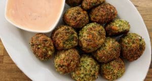 Húsmentes csoda: brokkolifasírt reszelt répával brokkolifasírt