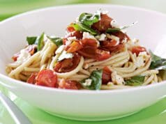 Fenséges és villámgyors: paradicsomos-fetás tészta paradicsomos-fetás-tészta