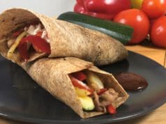 Pár perc alatt összedobható csirkés-zöldséges wrap wrap