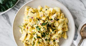 Ami nélkül nincs húsvét: hagymás-majonézes tojássaláta tojássaláta