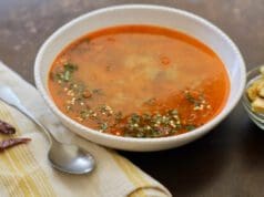 Elronthatatlan klasszikus: köménymagos csurgatott tojásleves tojásleves