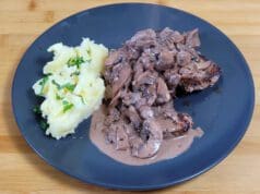 Muszáj kipróbálni: Hátszín vörösboros gombamártással hátszín