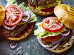 Több száz hamburgerrel és gyrossal köszönik meg a mentősök áldozatos munkáját feljelentett mentős