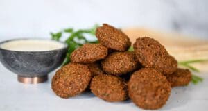Házi falafel – nem csak vegáknak adható sikerrel falafel