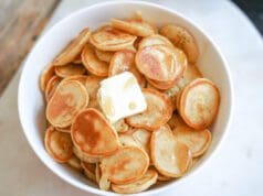 Divatos finomság reggelre: így készül a palacsinta müzli palacsinta müzli