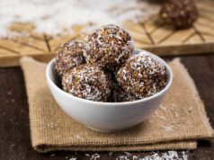 Kókuszba forgatott citromos energiagolyók kókuszos energiagolyók