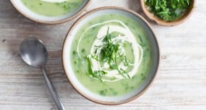 Tejszínes medvehagyma-krémleves medvehagyma krémleves