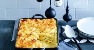 Csőben sült tejfölös tészta sok-sok sajttal tejfölös rakott tésztához