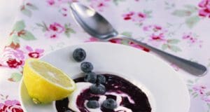 Élénk lila áfonyaleves citrommal áfonyaleves